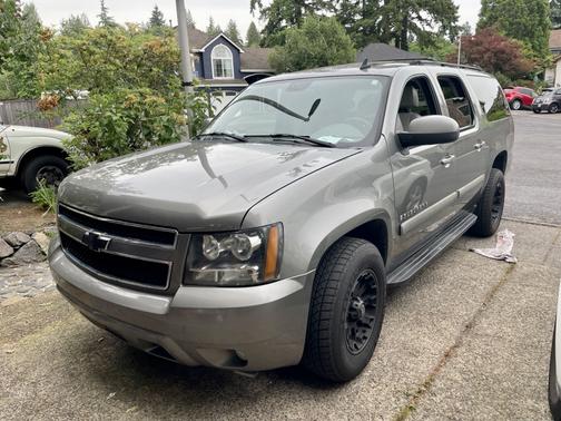 Gray 2007 Chevrolet Suburban 1500 LT