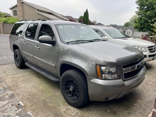 Gray 2007 Chevrolet Suburban 1500 LT
