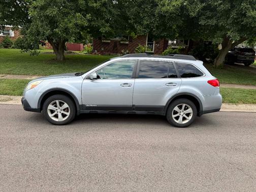 Silver 2014 Subaru Outback 2.5i Premium