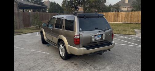 2003 INFINITI QX4 Base