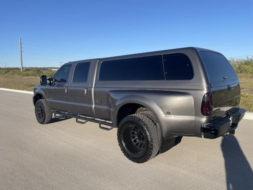 2004 Ford F-350 Lariat Crew Cab Super Duty