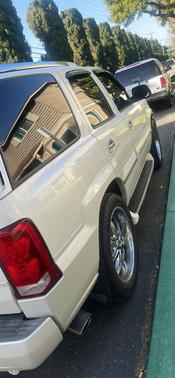 2004 Cadillac Escalade Base