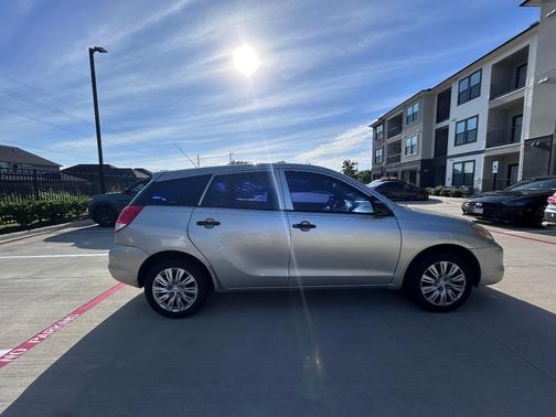 Beige 2004 Toyota Matrix Base