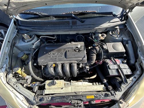 Beige 2004 Toyota Matrix Base