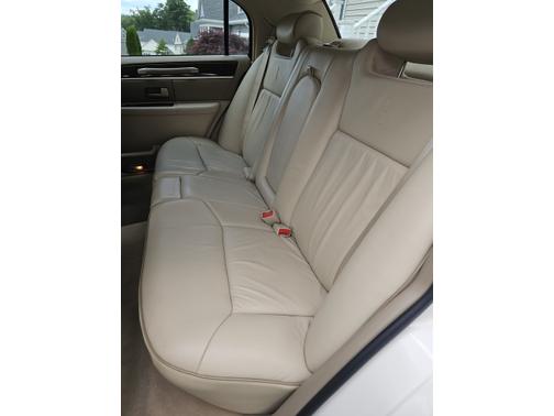 White 2007 Lincoln Town Car Designer