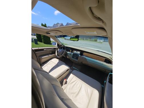 White 2007 Lincoln Town Car Designer