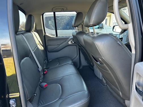 Black 2020 Nissan Frontier SV