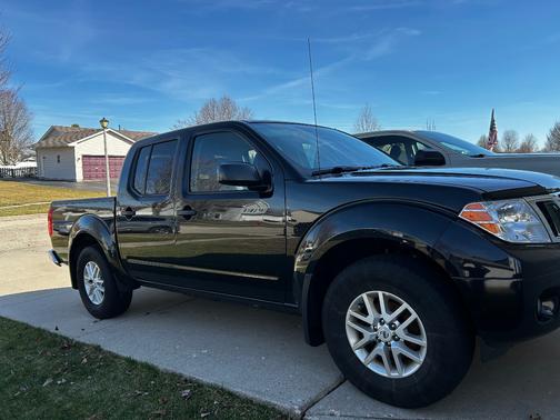 Black 2020 Nissan Frontier SV