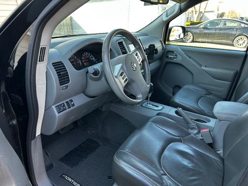 Black 2020 Nissan Frontier SV