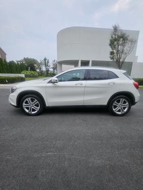 White 2017 Mercedes-Benz GLA 250 4MATIC