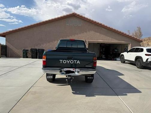 Green 1995 Toyota Tacoma Xtracab 1995.5