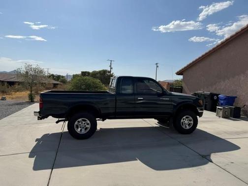 Green 1995 Toyota Tacoma Xtracab 1995.5