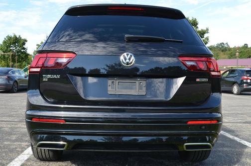 Black 2021 Volkswagen Tiguan 2.0T SE R-Line Black