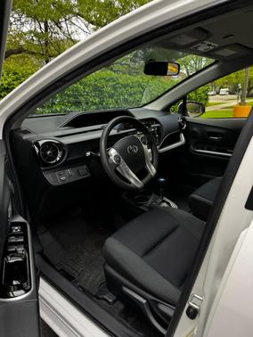 2016 Toyota Prius c Four