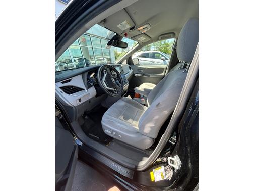 2020 Toyota Sienna LE