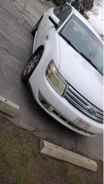 White 2008 Ford Taurus SEL