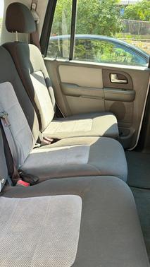 White 2004 Ford Expedition XLT