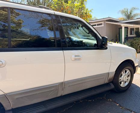 White 2004 Ford Expedition XLT