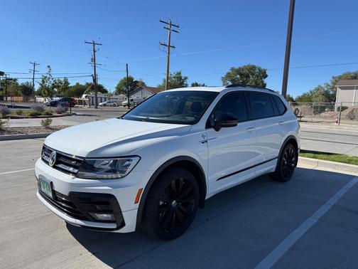 White 2021 Volkswagen Tiguan 2.0T SE R-Line Black