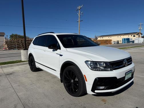 White 2021 Volkswagen Tiguan 2.0T SE R-Line Black