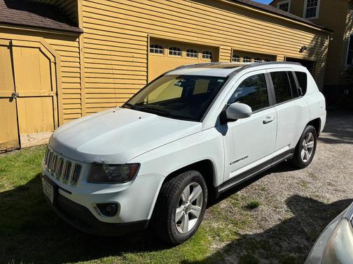 White 2015 Jeep Compass Latitude