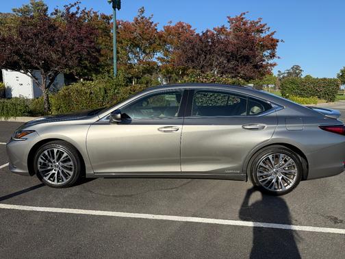 Silver 2019 Lexus ES 300h Luxury