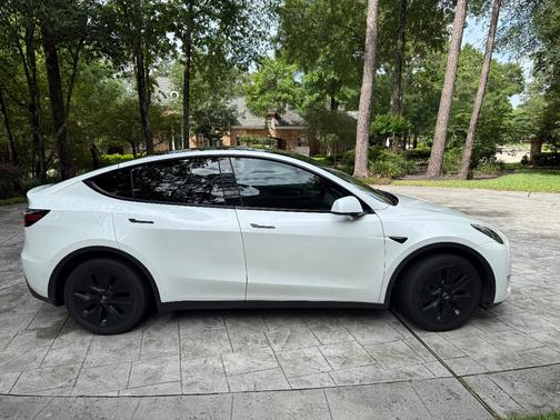 White 2023 Tesla Model Y Long Range