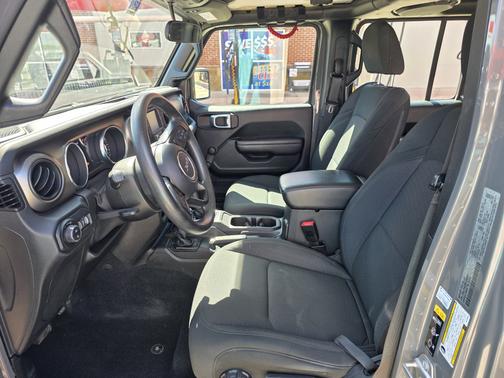 2021 Jeep Gladiator Sport