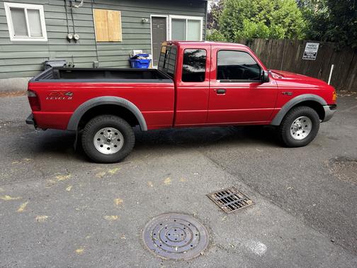 Red 2003 Ford Ranger XLT SuperCab