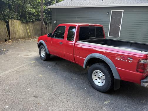 Red 2003 Ford Ranger XLT SuperCab