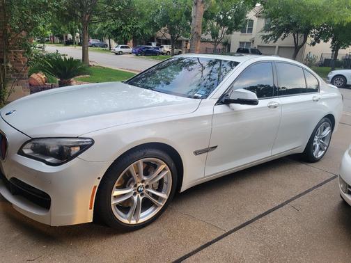 White 2014 BMW 750 i
