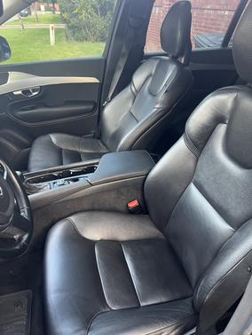 2017 Volvo XC90 T6 Momentum