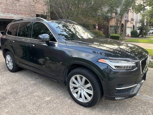 2017 Volvo XC90 T6 Momentum