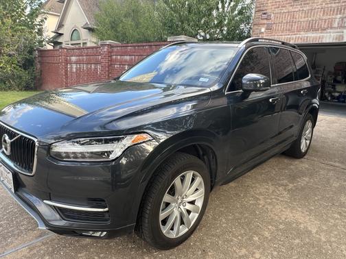 2017 Volvo XC90 T6 Momentum
