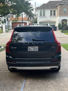 2017 Volvo XC90 T6 Momentum