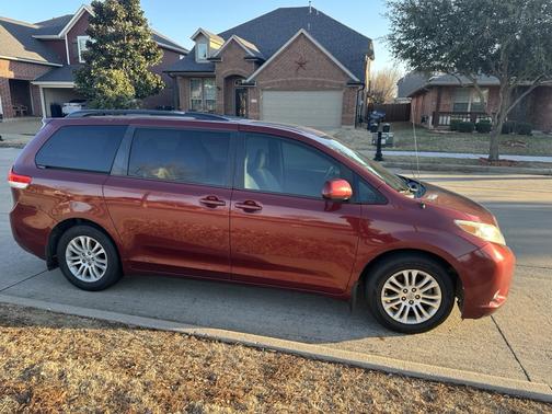 2014 Toyota Sienna XLE