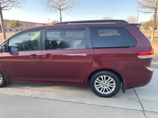 2014 Toyota Sienna XLE