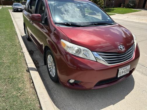 2014 Toyota Sienna XLE