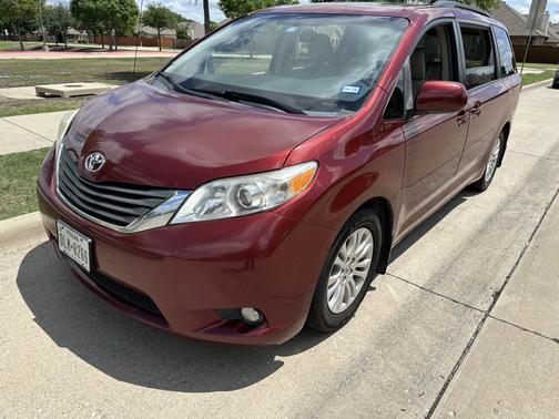 2014 Toyota Sienna XLE