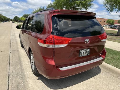 2014 Toyota Sienna XLE