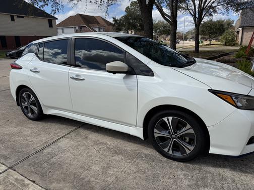 2022 Nissan Leaf SV PLUS