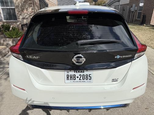 2022 Nissan Leaf SV PLUS