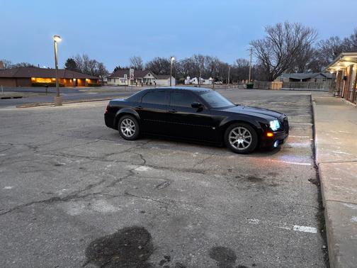 2005 Chrysler 300C Base