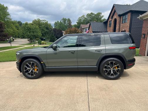 Green 2027 Rivian R2 Performance