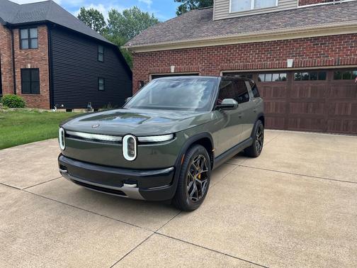 Green 2027 Rivian R2 Performance