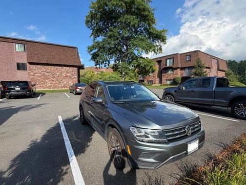 Gray 2020 Volkswagen Tiguan 2.0T SE