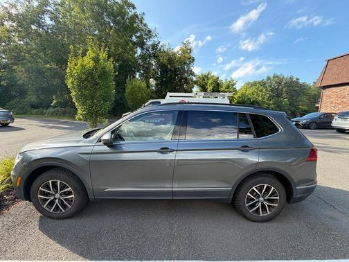 Gray 2020 Volkswagen Tiguan 2.0T SE