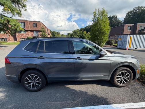Gray 2020 Volkswagen Tiguan 2.0T SE