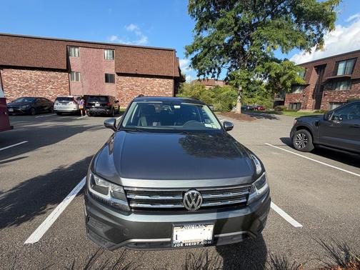 Gray 2020 Volkswagen Tiguan 2.0T SE