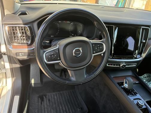 2022 Volvo S60 B5 Inscription